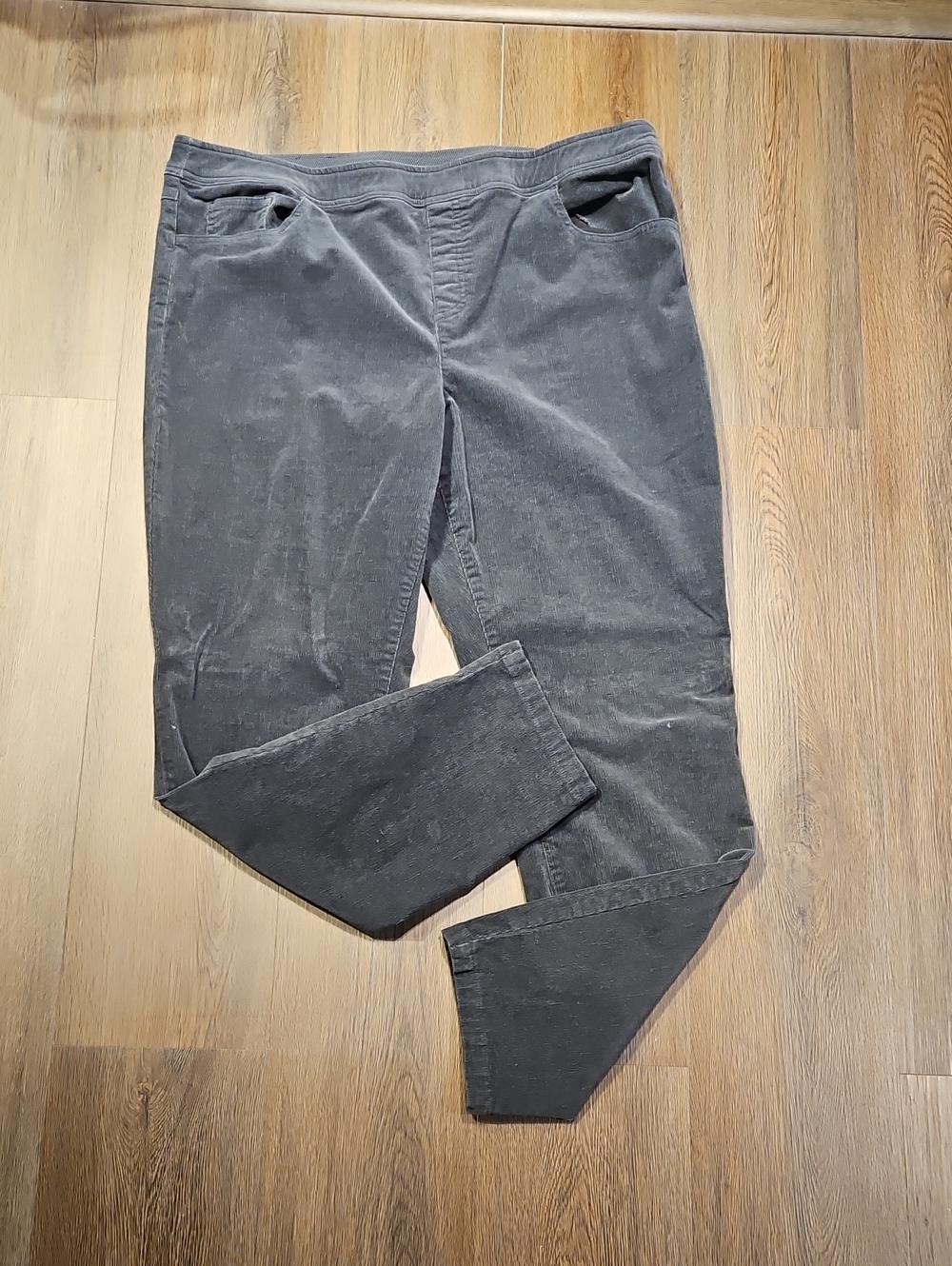 Tribal Straight Leg Women’s Jeans in Charcoal, Sz 18